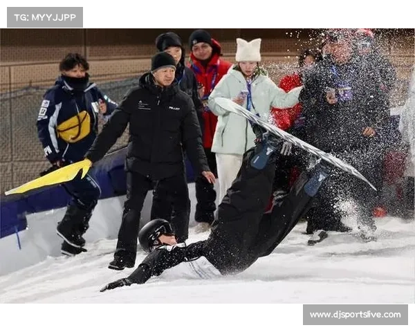 中国小将赵英旭单板滑雪资格赛143.75分，与队友携手晋级