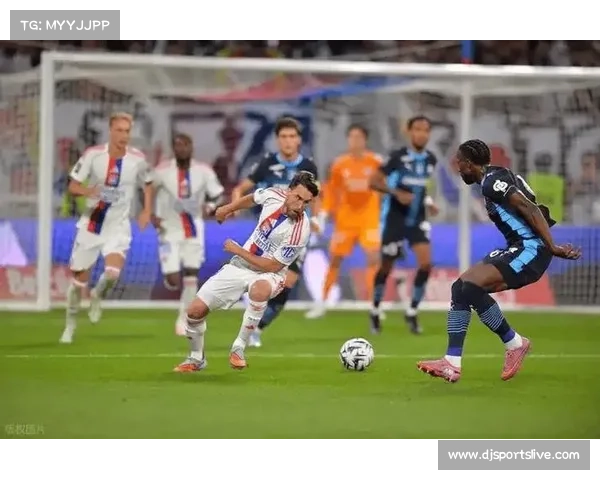 布雷斯特主场迎战洛里昂，布列塔尼德比气氛热烈